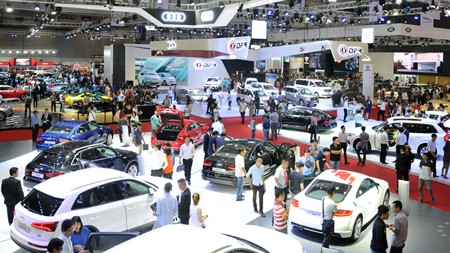 Sau Toyota, Honda, hàng loạt hãng xe đã tạm dừng nhập khẩu Nhiều mẫu xe nhập khẩu chưa thể về Việt Nam dịp đầu năm 2018 do vướng Nghị định 116. Ảnh minh họa của: Tuấn Nguyễn
