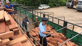 Tổng cục Hải quan thông tin vụ cán bộ ở Quảng Trị bị đánh nhập viện Lực lượng Hải quan Cửa khẩu Quốc tế Lao Bảo kiểm tra hàng hóa tại cửa khẩu. Ảnh: Tuấn Nguyễn
