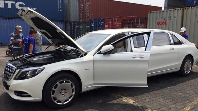 Gần 500 chiếc ô tô nhập về, không có xe con thương mại Xe sang nhập về Việt Nam đầu năm 2018 chủ yếu là xe ngoại giao