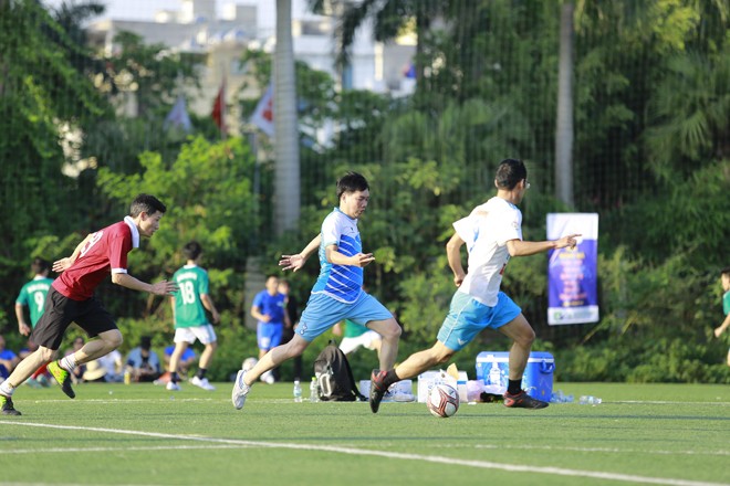 Báo Tiền Phong khởi đầu thắng lợi mùa giải Press Cup 2018 Các cầu thủ Tiền Phong tấn công dũng mãnh