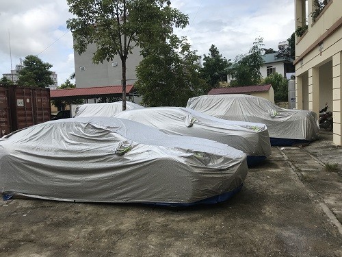 Thông tin mới vụ 4 siêu xe bỏ rơi bên đường ở Bắc Kạn Lô xe sang bị "bỏ rơi" ở Bắc Kạn 3 tháng. Ảnh: ANTT