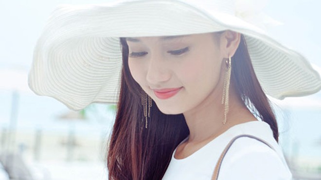 Mỹ nhân Việt duyên dáng với mũ rộng vành Mỹ nhân Việt duyên dáng với mũ rộng vành