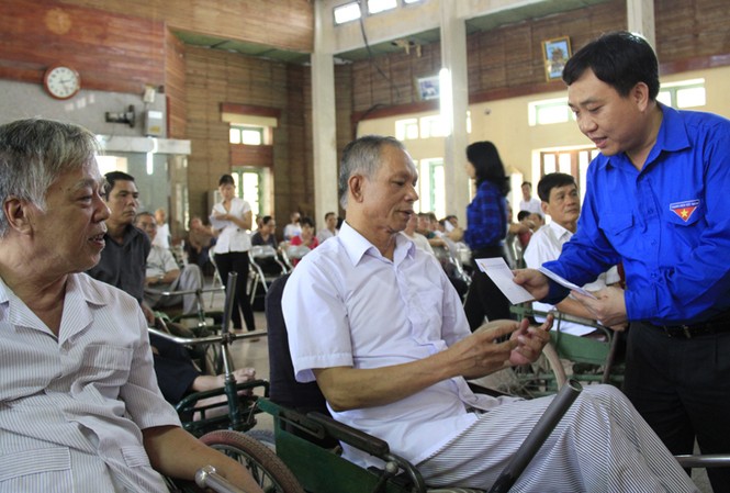 Tặng quà tri ân thương binh, gia đình liệt sỹ Tặng quà tri ân thương binh, gia đình liệt sỹ