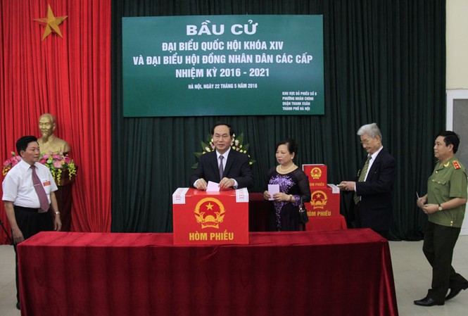 Chủ tịch nước: 'Cử tri hãy lựa chọn người đủ đức, đủ tài' Chủ tịch nước: 'Cử tri hãy lựa chọn người đủ đức, đủ tài'
