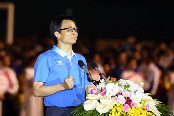 Phó Thủ tướng Vũ Đức Đam: Muốn đất nước giàu mạnh thì không thể yếu, dốt Phó Thủ tướng Vũ Đức Đam tại Hội khỏe Phù Đổng. Ảnh VGP/Đình Nam