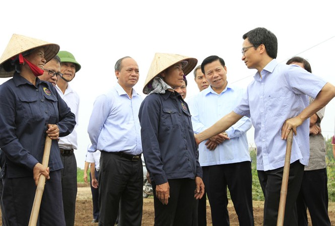 Phó Thủ tướng Vũ Đức Đam: “Nếu tôi là người trồng rau bẩn, chị sẽ nói thế nào?” Phó Thủ tướng Vũ Đức Đam: “Nếu tôi là người trồng rau bẩn, chị sẽ nói thế nào?”