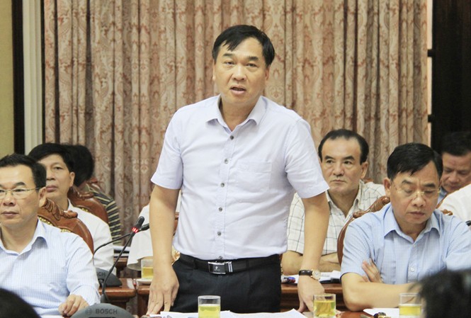 Vừa chỉnh trang đô thị xong lại đào bới là không chấp nhận được Giám đốc Sở Xây dựng Hà Nội Lê Văn Dục. Ảnh: Trường Phong