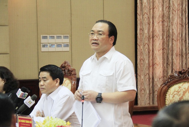 Bí thư Hà Nội đồng tình với giải pháp đỗ xe “chẵn, lẻ” Bí thư Thành ủy Hà Nội Hoàng Trung Hải phát biểu tại Hội nghị. Ảnh: Trường Phong