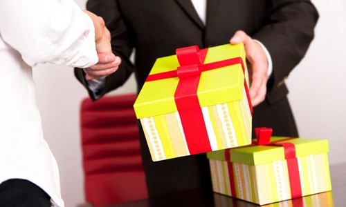 Nghiêm cấm dùng tiền, tài sản nhà nước làm quà tặng Nghiêm cấm dùng tiền, tài sản nhà nước làm quà tặng