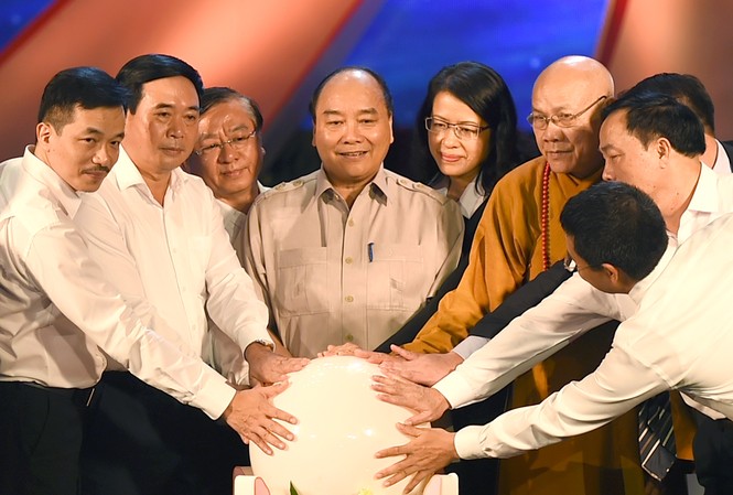 Thủ tướng kêu gọi cả nước nhắn tin vì người nghèo Thủ tướng kêu gọi cả nước nhắn tin vì người nghèo