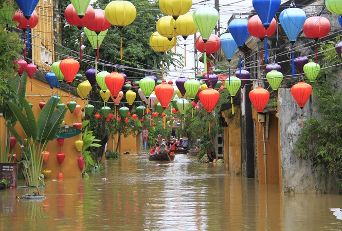Cận cảnh nước lũ ngập phố cổ Hội An Cận cảnh nước lũ ngập phố cổ Hội An