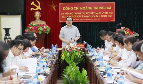 Bí thư Hà Nội: Cuối nhiệm kỳ không làm được xin lỗi thì đã muộn Bí thư Thành ủy Hà Nội Hoàng Trung Hải phát biểu tại buổi làm việc