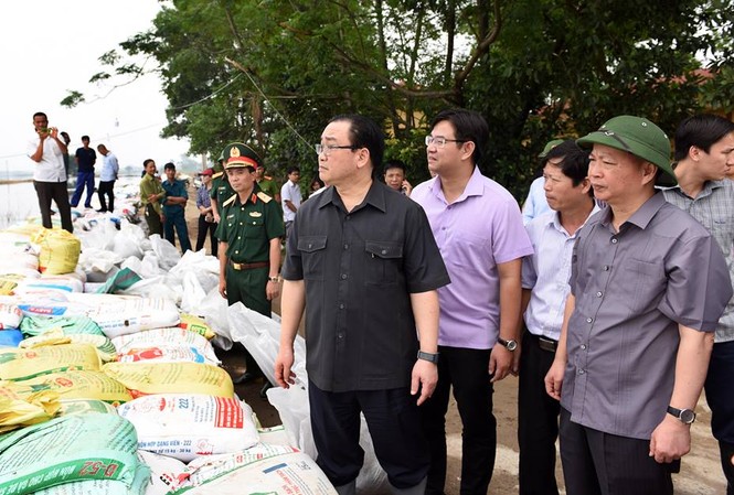 Bí thư Hà Nội thị sát vùng ngập lụt Chương Mỹ Bí thư Thành ủy Hà Nội Hoàng Trung Hải thị sát đê tả Bùi trên địa bàn xã Thanh Bình, huyện Chương Mỹ (Hà Nội)