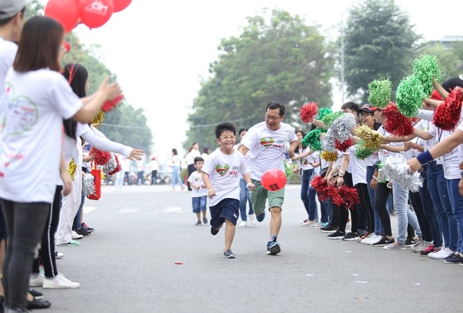 Cơ hội cứu sống trẻ bị tim bẩm sinh Người dân TPHCM tham gia chạy để quyên tiền giúp đỡ trẻ mắc bệnh tim