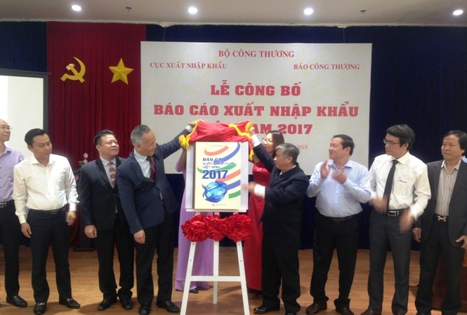 Xuất khẩu lần đầu tiên vượt mốc 200 tỷ USD Công bố báo cao xuất nhập khẩu 2017