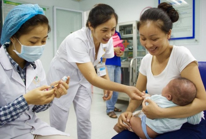 3 loại vắc xin mới được đưa vào sử dụng: ComBe Five thay thế Quinvaxem Bộ Y tế sẽ dùng 3 loại vắc-xin mới trong chương trình Tiêm chủng mở rộng 2018
