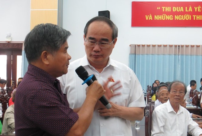 Cử tri Bình Chánh bức xúc dự án Sing - Việt Bí thư TPHCM Nguyễn Thiện Nhân xuống tận nơi để chia sẻ với người dân bức xúc về dự án Sing Việt