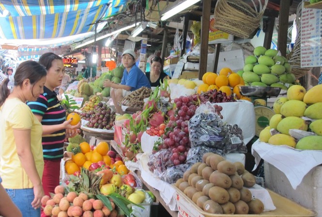 Dân Sài Gòn được mùa trái cây 'ngon bổ rẻ' Trái cây vào mùa, giá rẻ hút bà nội trợ