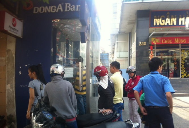 Chủ thẻ ATM DongA bank liên tiếp báo mất tiền trong tài khoản Khách hàng giao dịch tại một điểm ATM của DongA bank
