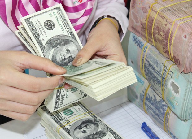 Giá USD tiếp tục tăng Đồng USD vượt xa mốc 23.000 đồng