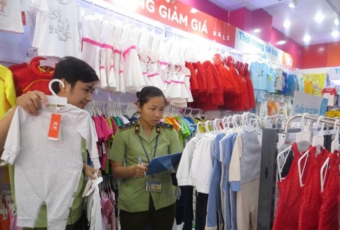 Nghi tráo nhãn mác, khách hàng đòi kiện Con Cưng ra tòa Người tiêu dùng đòi khỏi kiện Con Cưng ra tòa