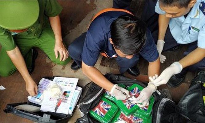 Cổ phiếu Pomina 'lao dốc' sau nghi án nhập cocaine Cocain ngụy trang tinh vi trong container phế liệu