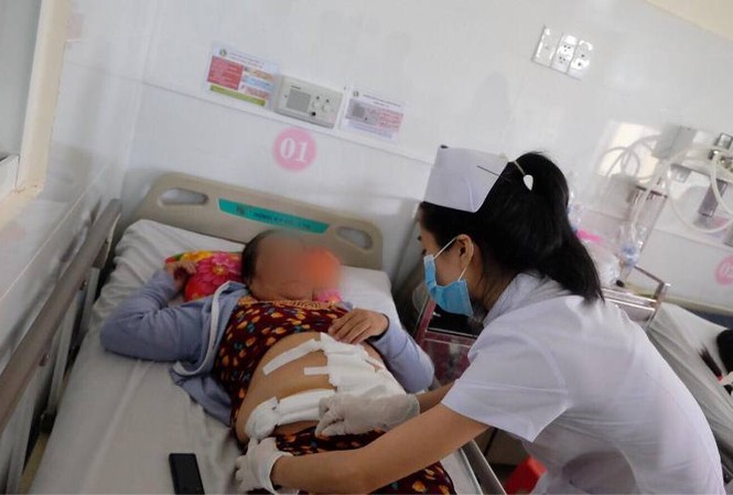 Kỳ tích của BV tuyến quận cho người phụ nữ 27 năm mang hậu môn giả Kỳ tích của BV tuyến quận cho người phụ nữ 27 năm mang hậu môn giả
