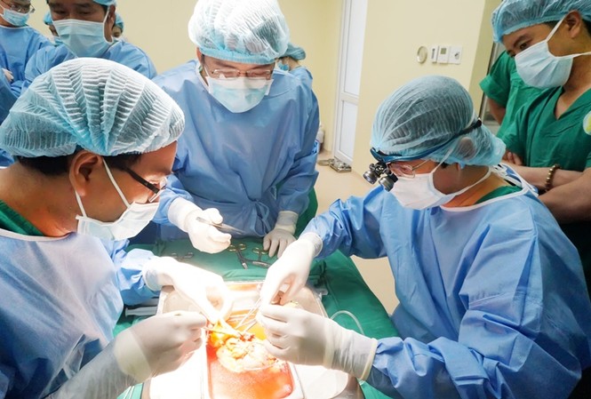 Bệnh viện tư nhân đầu tiên thực hiện thành công ghép thận Bệnh viện tư nhân đầu tiên thực hiện thành công ghép thận