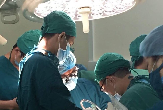 Cứu nam thanh niên chấn thương nặng sau tai nạn giao thông Cứu nam thanh niên chấn thương nặng sau tai nạn giao thông