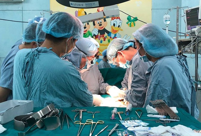 Mẹ hiến thận níu giữ sự sống cho con Mẹ hiến thận níu giữ sự sống cho con