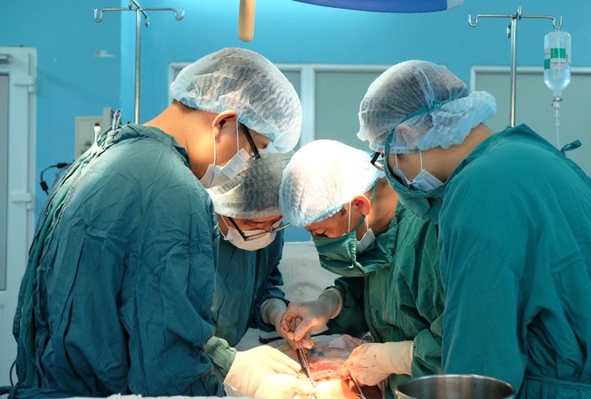 Ngỡ bụng to do tăng cân, người phụ nữ suýt chết vì khối u khủng Ngỡ bụng to do tăng cân, người phụ nữ suýt chết vì khối u khủng