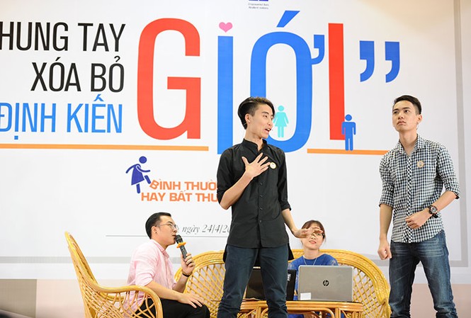 Hàng nghìn sinh viên chung tay xóa bỏ định kiến giới Các đội đến từ nhiều trường đại học, cao đẳng thi tiểu phẩm về chủ đề bình đẳng giới.