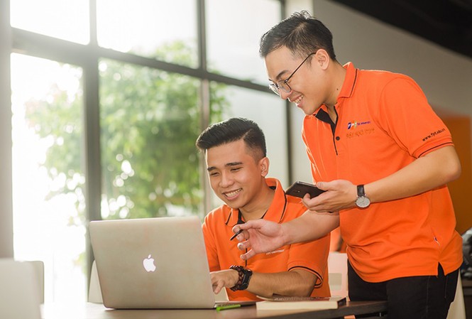 Cung cấp dịch vụ tra cứu điểm thi THPT quốc gia miễn phí Với lợi thế xây dựng dựa trên nền tảng mạng xã hội phổ biến nhất tại Việt Nam hiện nay, ứng dụng có ưu điểm dễ sử dụng và rất thân thiện với người dùng