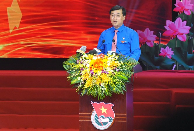 Bí thư T.Ư Đoàn Lê Quốc Phong: Xây dựng lớp thanh niên tiên tiến Anh Lê Quốc Phong phát biểu tại Đại hội Thanh niên tiên tiến làm theo lời Bác lần thứ IV năm 2016