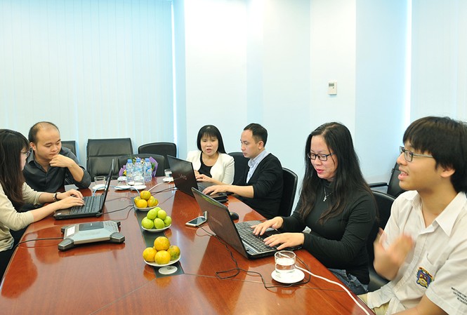 Thành công từ nỗ lực phi thường Các đề cử Gương mặt trẻ Việt Nam tiêu biểu giao lưu trực tuyến tại toà soạn báo Vietnamnet.vn chiều 6/3. Ảnh: Xuân Tùng