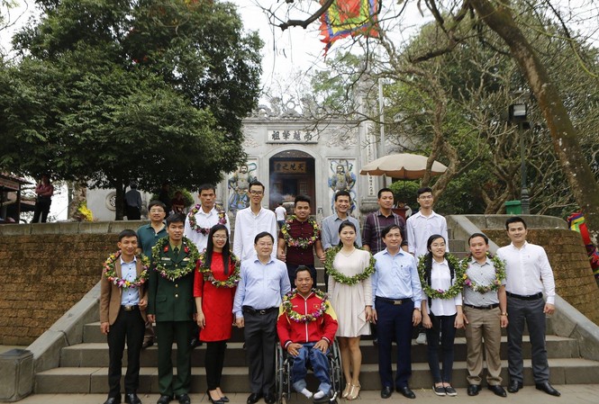 Toả sáng hình ảnh tuổi trẻ Việt Nam Toả sáng hình ảnh tuổi trẻ Việt Nam
