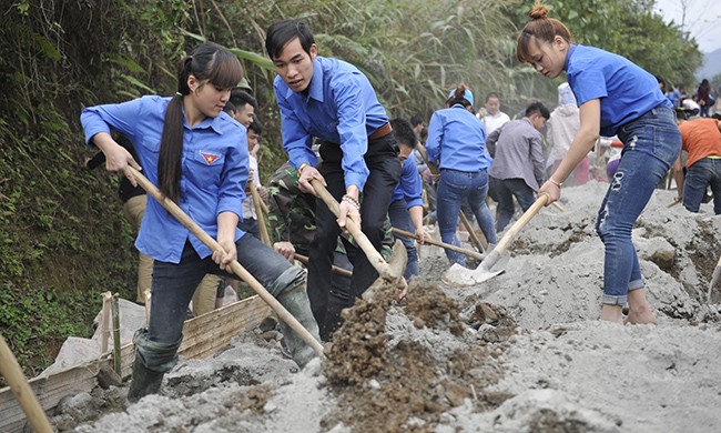Đại biểu thanh niên đối thoại với Bộ trưởng Tuổi trẻ chung tay xây dựng nông thôn mới là một trong những chủ đề đối thoại trong khuôn khổ Đại hội. (Trong ảnh, đoàn viên thanh niên tham gia xây dựng bê tông hoá đường nông thôn tại Hoà Bình) Ảnh: Xuân Tùng