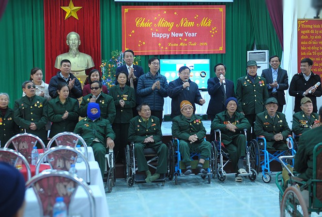 Sẻ chia Tết ấm với thương bệnh binh và người có công Tiếng hát vang tại trung tâm góp thêm niềm vui đón Tết Nguyên đán Mậu Tuất 2018
