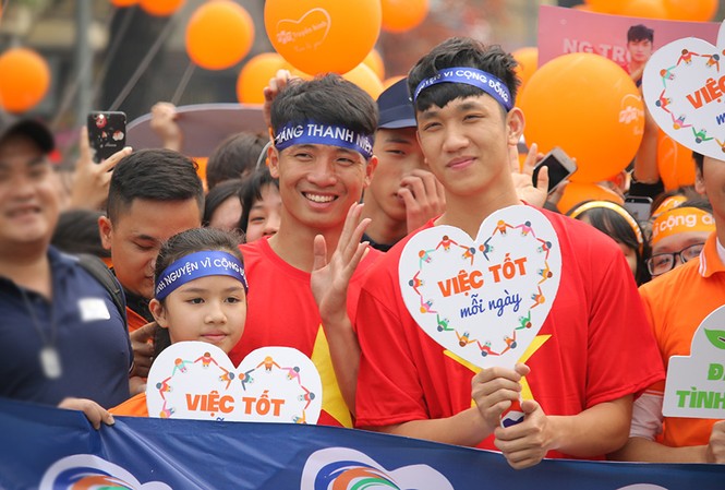 Tuyển thủ U23 Trọng Đại, Tiến Dũng 'kute' hút người hâm mộ Tuyển thủ U23 Trọng Đại, Tiến Dũng tham gia chương trình đi bộ vì cộng đồng