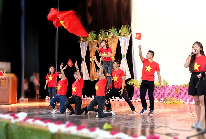 Sắc màu Việt rực rỡ tại Gala Châu Á ở Cuba Đoàn viên, sinh viên Việt Nam tại Cuba biểu diễn trong Gala Châu Á tại Cuba.
