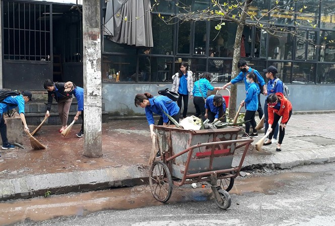 Tháng Thanh niên 2018: Nhiều hoạt động ý nghĩa khắp các tỉnh thành Đoàn viên thanh niên Thái Bình tham gia dọn vệ sinh đường phố