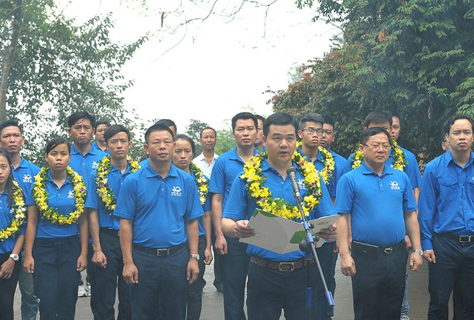 Tài năng trẻ Việt Nam về đất Tổ báo công Các GMTVNTB và Gương mặt trẻ Việt Nam triển vọng báo công tại Khu di tích Đền Hùng (Phú Thọ) Ảnh: Xuân Tùng