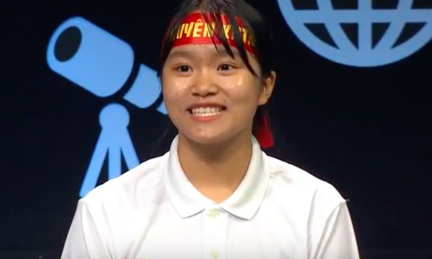 Nữ sinh 'quá nhanh, quá nguy hiểm' trong đường lên đỉnh Olympia Ngô Huyền Trang được đối thủ nhận xét "quá nhanh, quá nguy hiểm" với phần thi vượt chướng ngại vật. Ảnh: Chụp màn hình