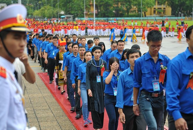 366 Đại biểu Đại hội Thanh niên tiên tiến làm thời lời Bác lần V Năm nay có 336 đại biểu tham dự Đại hội. (Trong ảnh, các đại biểu thanh niên tiên tiến làm theo lời Bác năm 2016 vào lăng viếng Chủ tịch Hồ Chí Minh) Ảnh: Xuân Tùng