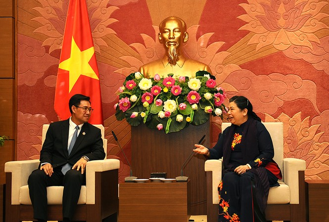 Phó Chủ tịch thường trực Quốc hội tiếp Bí thư T.Ư Đoàn TNNDCM Lào Phó Chủ tịch Thường trực Quốc hội Tòng Thị Phóng tiếp Bí thư T.Ư Đoàn TNNDCM Lào. Ảnh: Xuân Tùng
