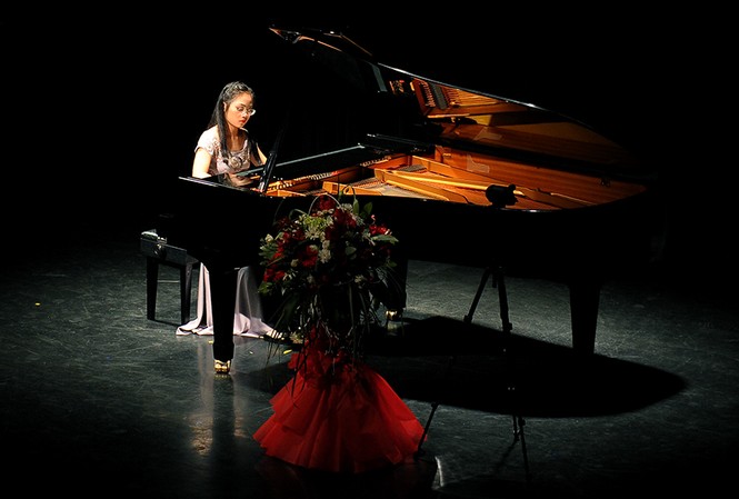 Nghệ sĩ trẻ độc tấu piano gây quỹ ủng hộ bệnh nhi Đêm nhạc độc tấu piano Vào Hạ gây quỹ ủng hộ bệnh nhi