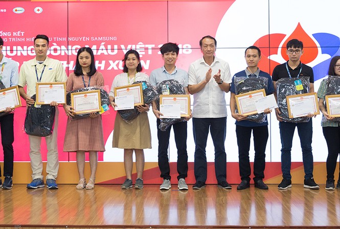 'Chung dòng máu Việt' 2018 tiếp nhận gần 18.000 đơn vị máu 'Chung dòng máu Việt' 2018 tiếp nhận gần 18.000 đơn vị máu