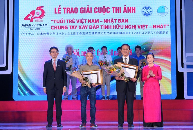 Phóng viên Tiền Phong đạt giải cao cuộc thi ảnh hữu nghị Việt - Nhật Phóng viên Tiền Phong Hồ Như Ý (thứ hai từ trái sang) đạt giải Nhì, Ba tại cuộc thi