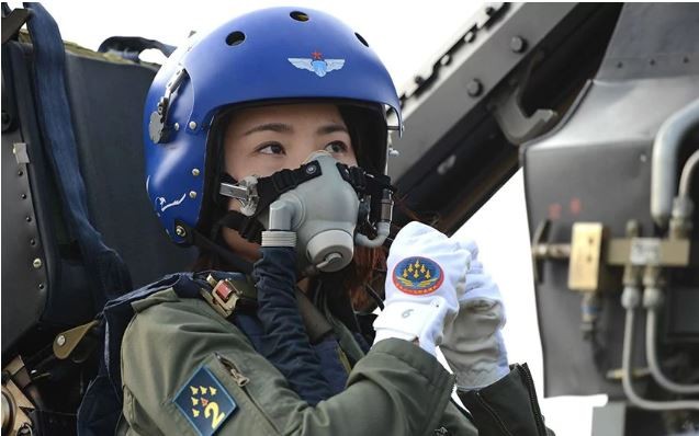 Mổ xẻ tiêm kích J-10, 'con cưng' của Không quân Trung Quốc Yu Xu, nữ phi công J-10 đầu tiên, thiệt mạng trong một tai nạn khi tập nhào lộn