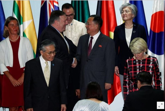 Mỹ-Triều đấu khẩu xung quanh thỏa thuận hạt nhân Ông Pompeo bắt tay người đồng cấp Triều Tiên. Ảnh: Reuters